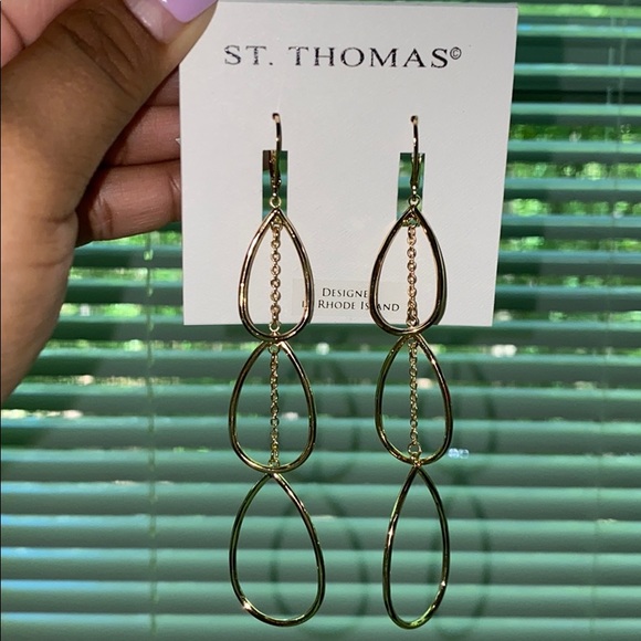 Gold dangle earrings. - Picture 2 of 2